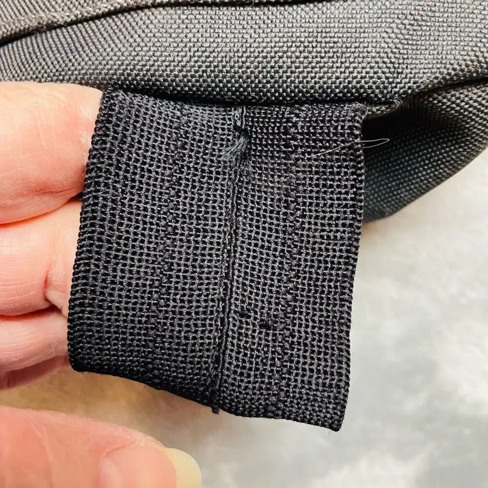 Yak Pak Brooklyn‎ New York Crossbody Messenger Bag Dark Gray Laptop Computer
